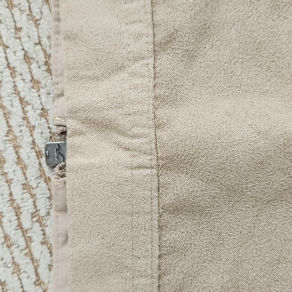 Elegant Tan Skirt with Lace Hem, Hollister, Size 5 - Picture 3 of 5